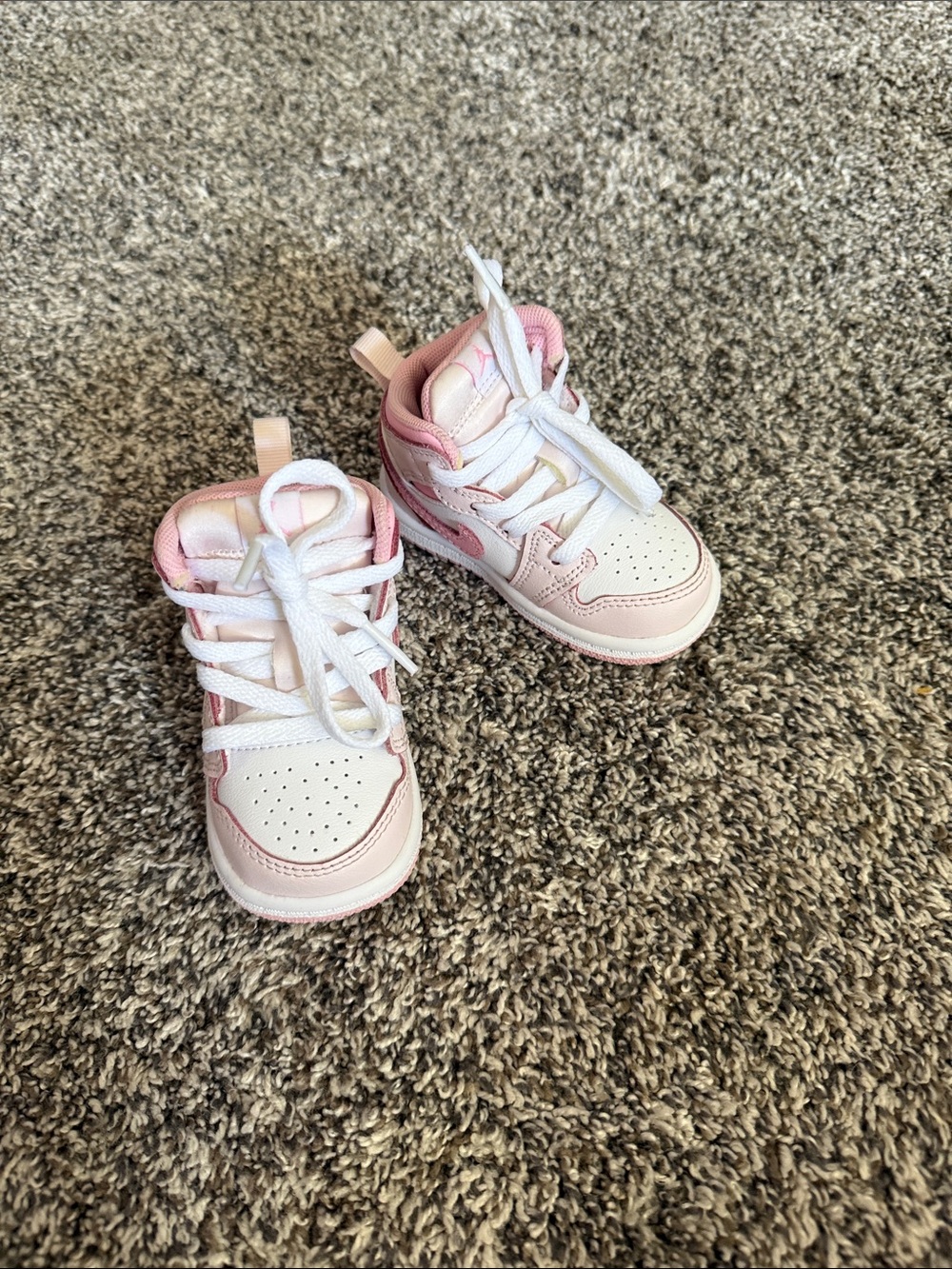 Girls Toddler Nike Jordan 1 Mids - Picture 2 of 8